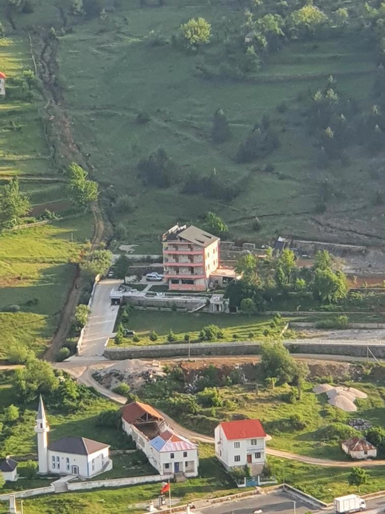 Hotel Lura *