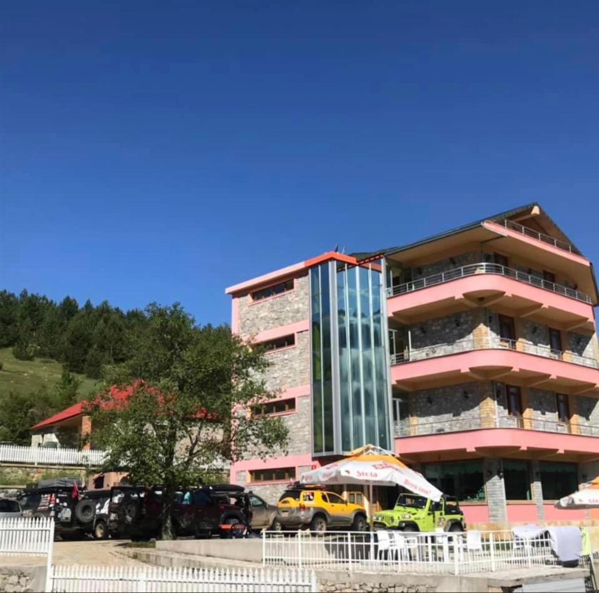 Lura Hotel
