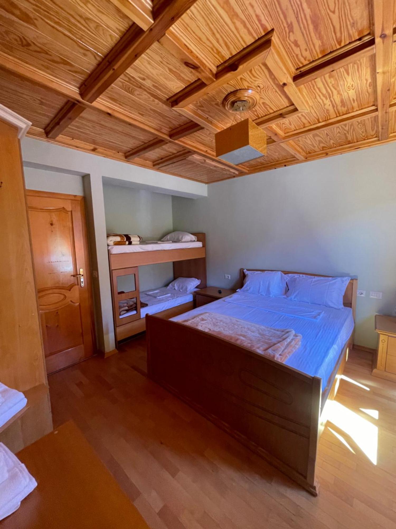 Lura Hotel *