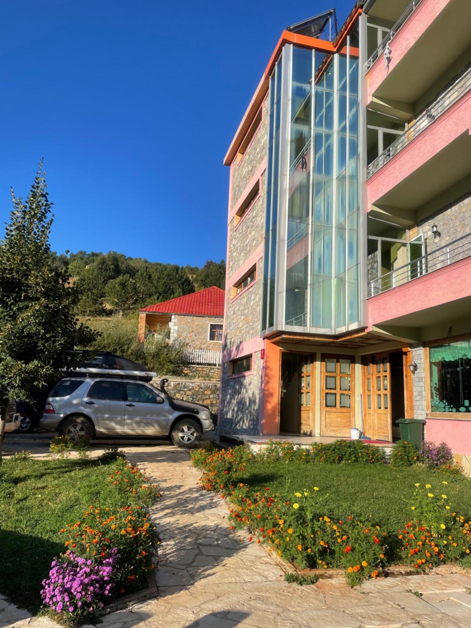 Lura Hotel