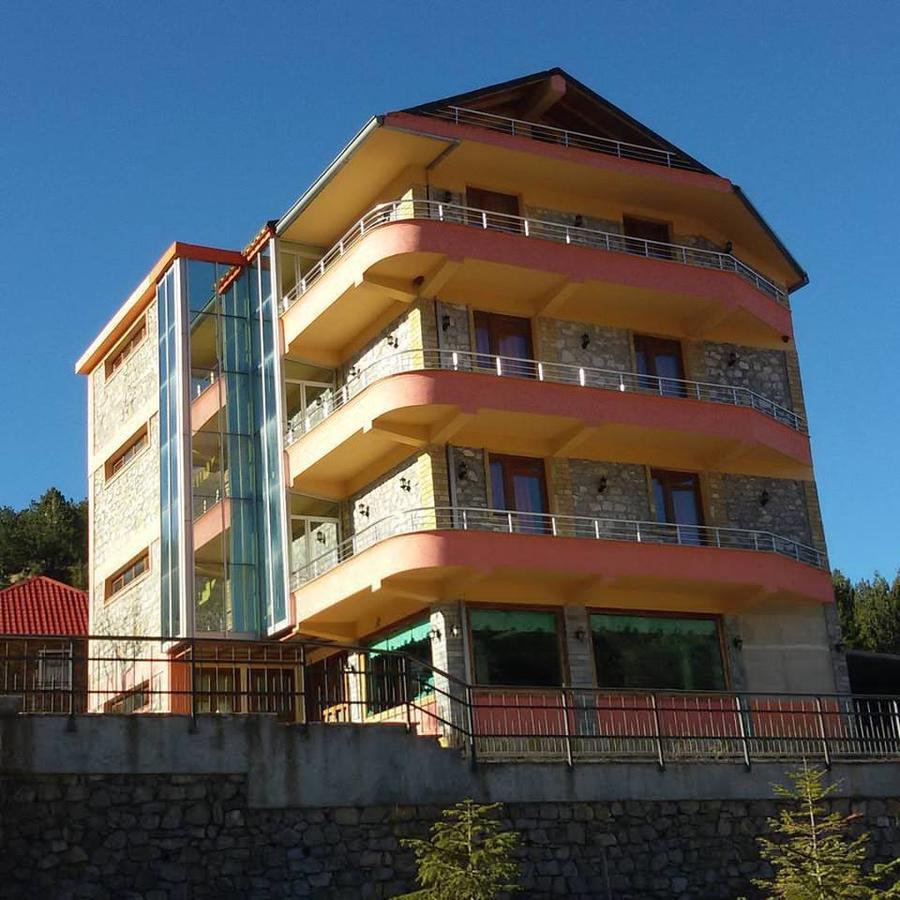 Lura Hotel *